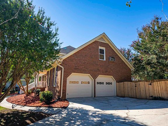 3rd image of 127 Nursery Ridge Ln