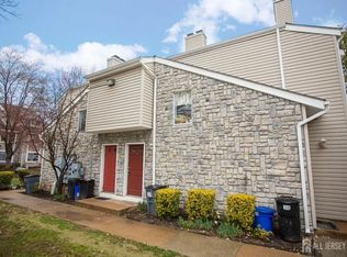 29 Chatham Sq, Parlin, NJ 08859