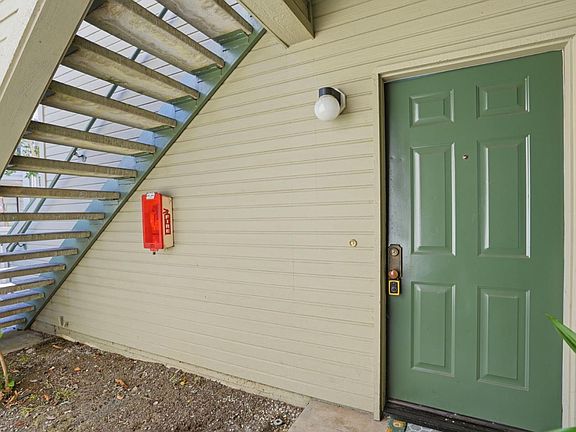 4th image of 3778 Stoneglen N
