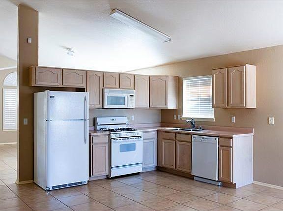 2nd image of 1425 Luz De Sol Dr