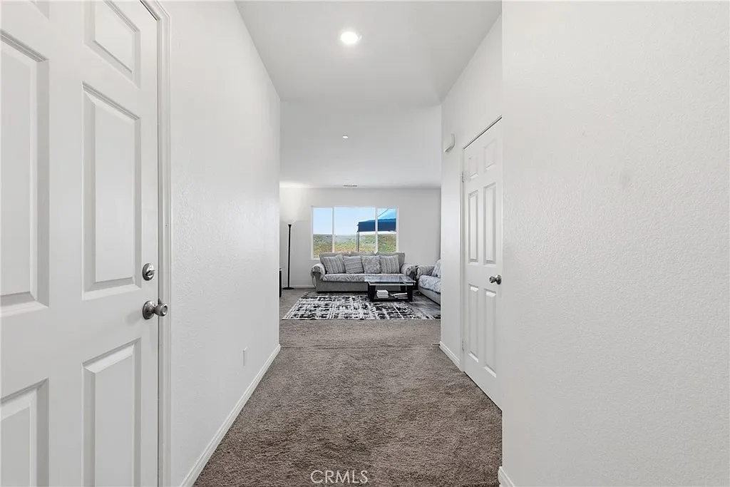4 bed, 1652 sqft, $4,200 — Photo 2