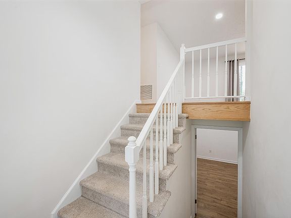 5th image of 1704 Danbury Dr