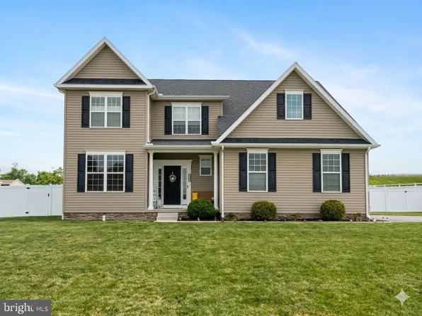 925 Ripple Dr, Hanover, PA 17331