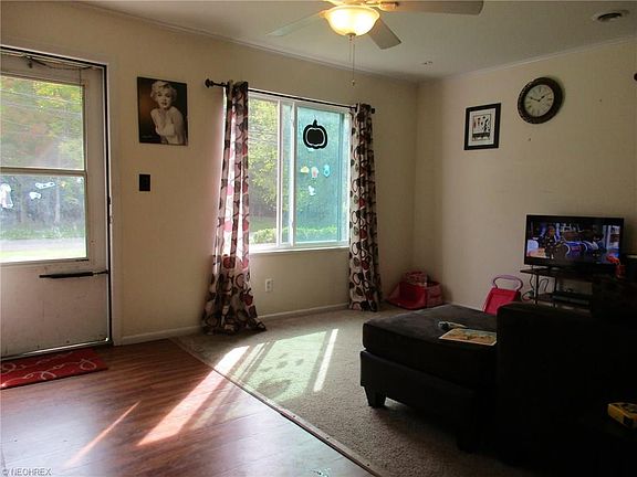 2nd image of 389 W Grace St