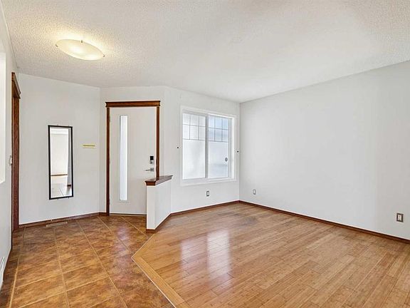 5th image of 172 N Kincora Dr NW