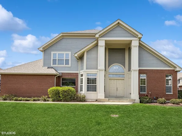 4402 Lainie Cir, Glenview, IL 60026