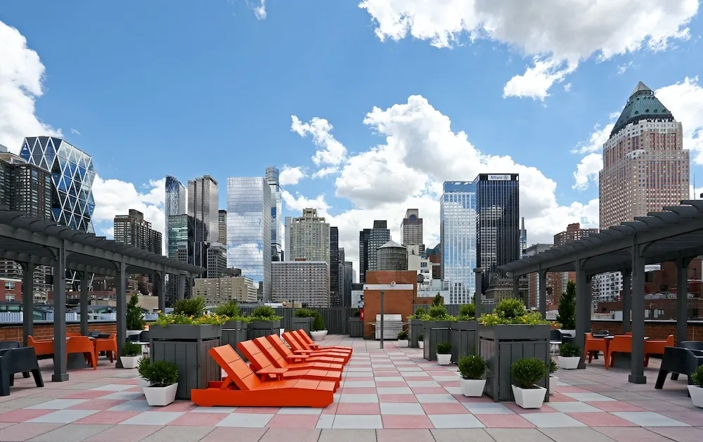 USAストリート看板　HICKORY st 410 West 53rd Street #416 in Hell's Kitchen, Manhattan