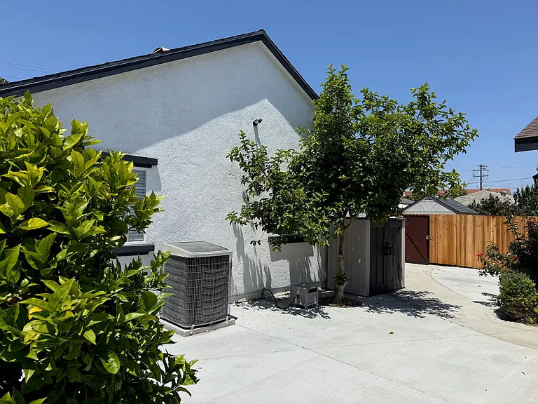 10692 Frances Ave — Photo 7