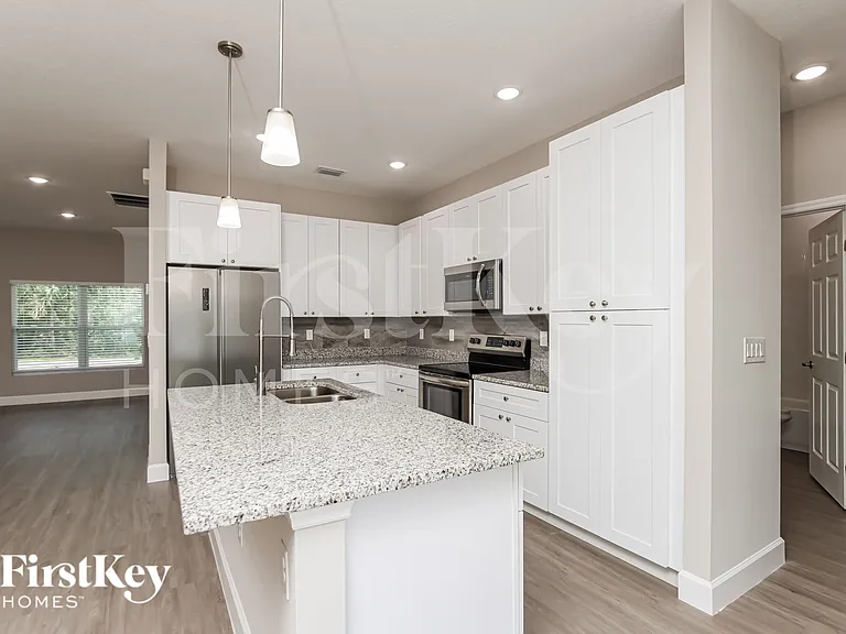 717 Lavender St SE — Photo 5