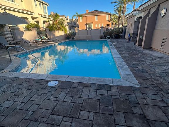 4th image of 922 Camino De La Reina Unit 60