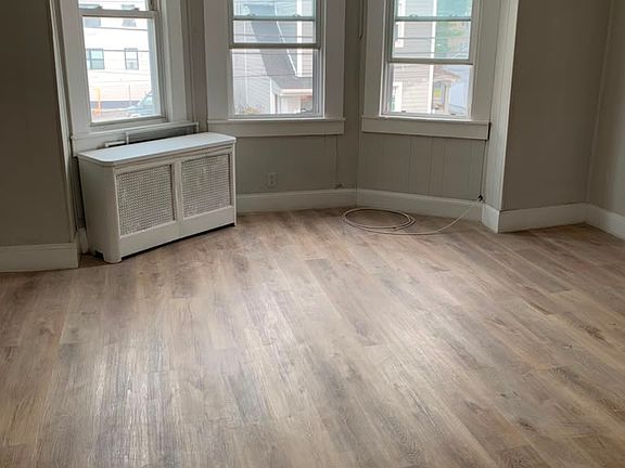 4th image of 80 Carroll St #2