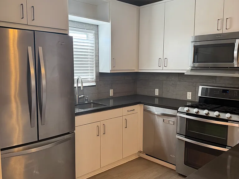 1635 Scott Ave — Photo 21