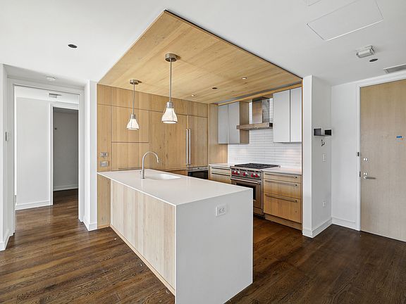 5th image of 211 E 13th St Unit Penthouse D