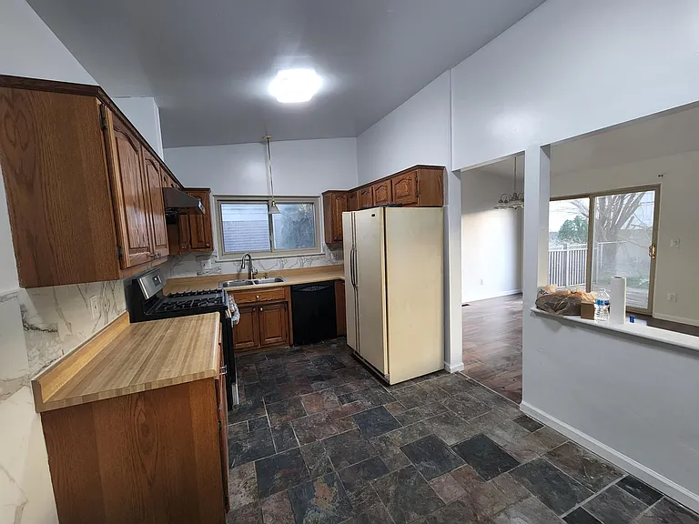 38955 Century Dr — Photo 4