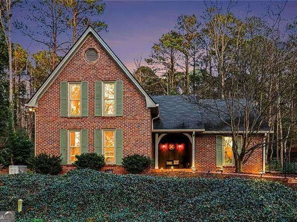 370 Kenilworth Cir, Stone Mountain, GA 30083