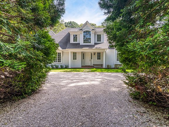 5th image of 9 Georgica Woods Ln