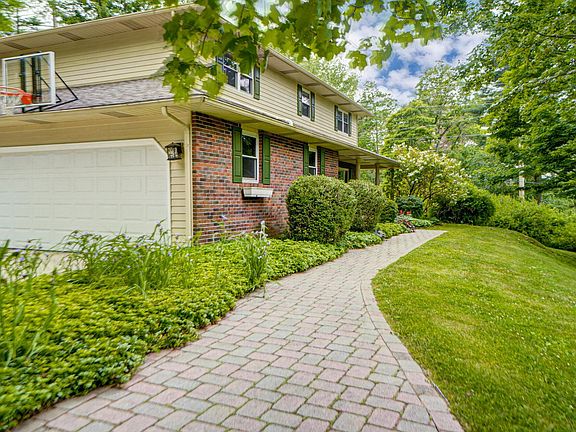5th image of 122 Spruce Dr