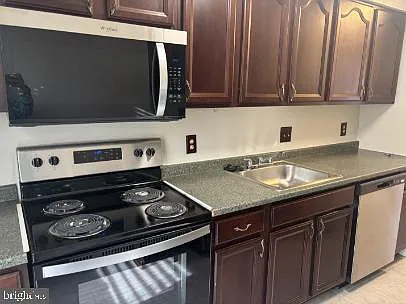 64 Hawthorne Ct NE — Photo 3