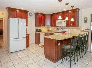 8 Pepperill Ct, New City, NY 10956