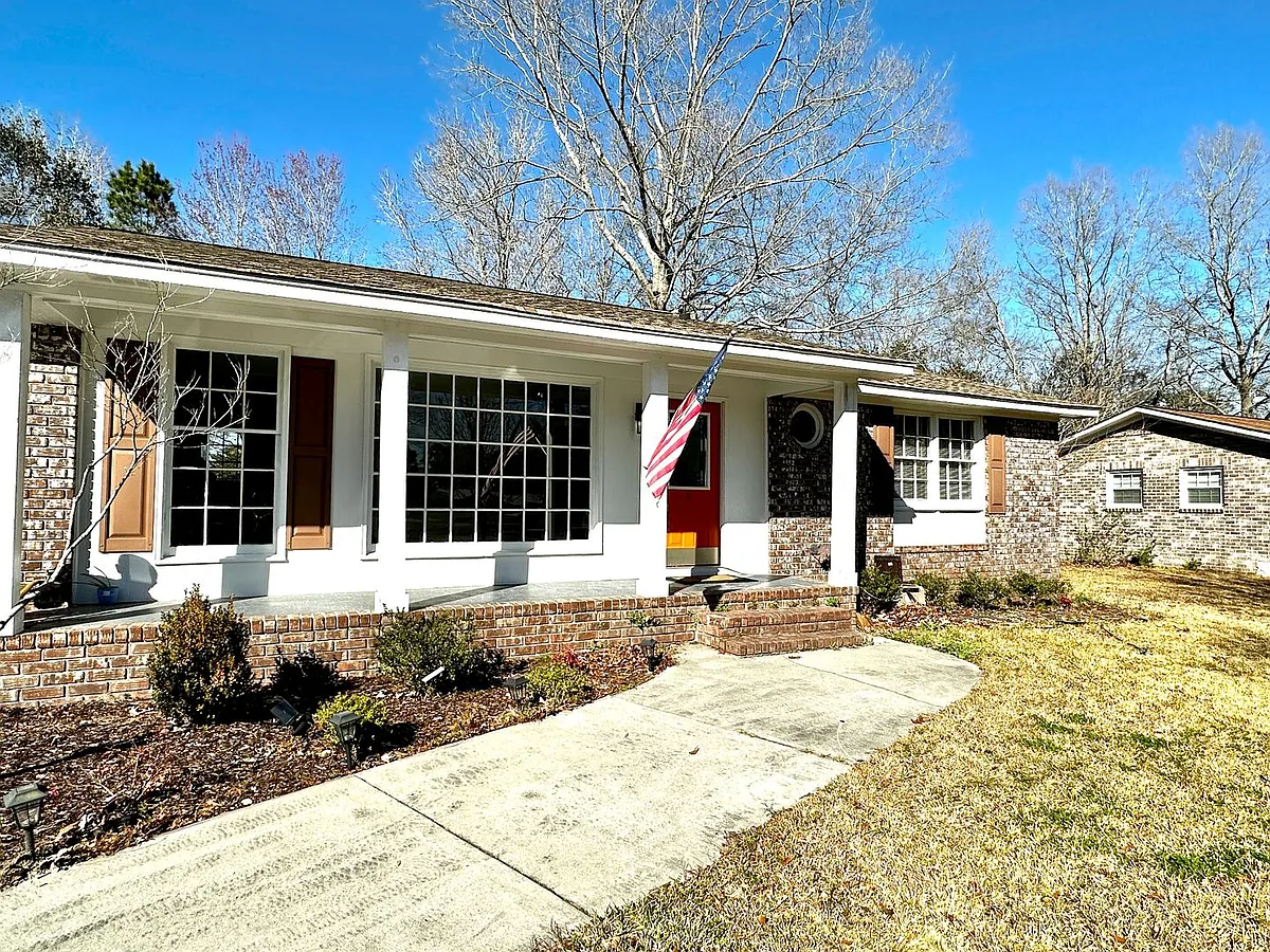 Building Photo - 6 Duck Pond Ct