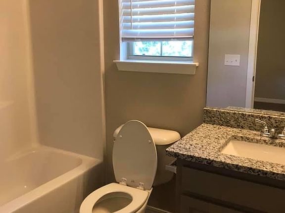 5th image of 224 N 13th Ave #224