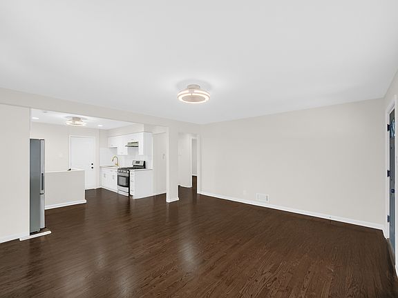 5th image of 386 Paxton Ave