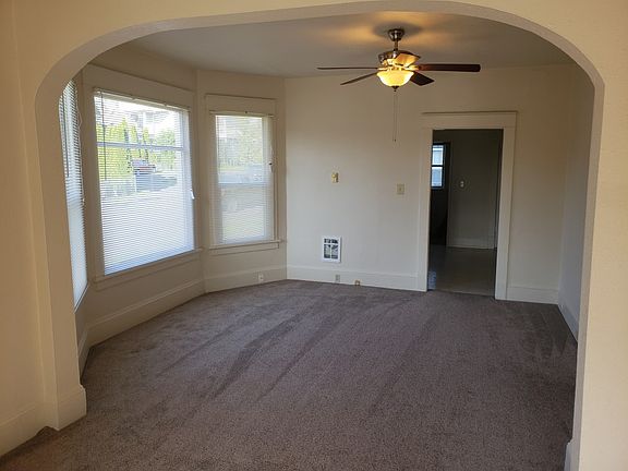 5th image of 2032 Hoyt Ave #A