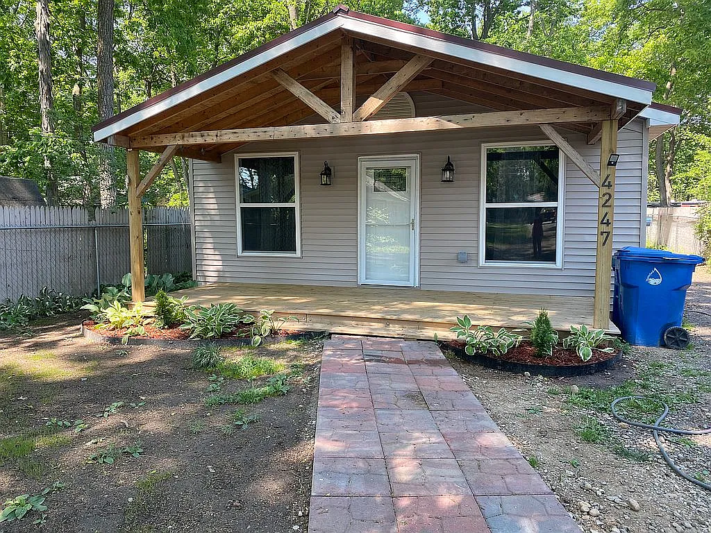 4247 La Forest Dr photo 1