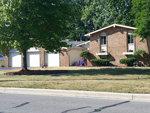 3rd image of 2905 W Walton Blvd