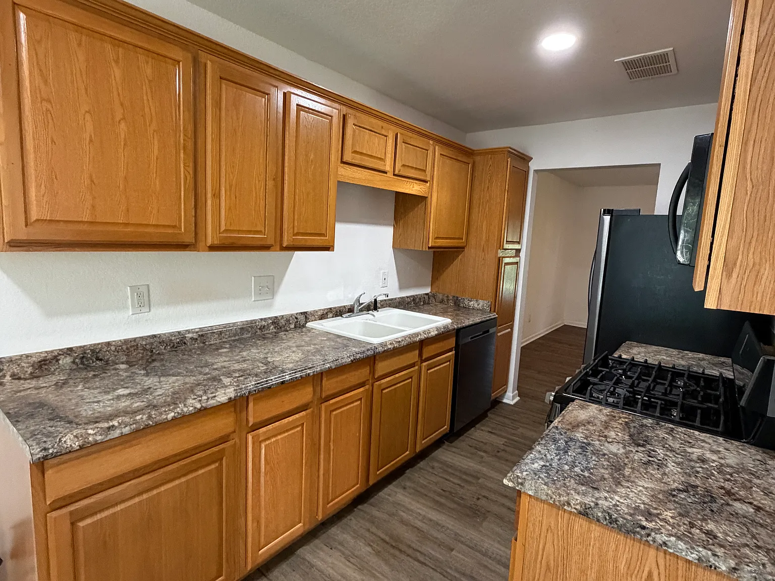 2 bed, 1297 sqft, $1,950 — Photo 4