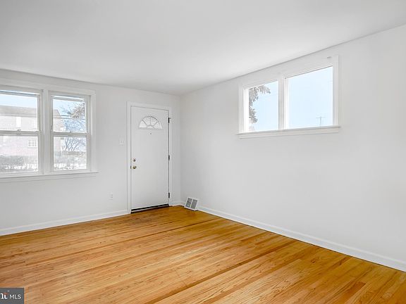 3rd image of 16 S Academy Ave