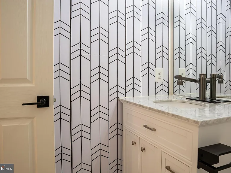 42243 Canary Grass Sq — Photo 33