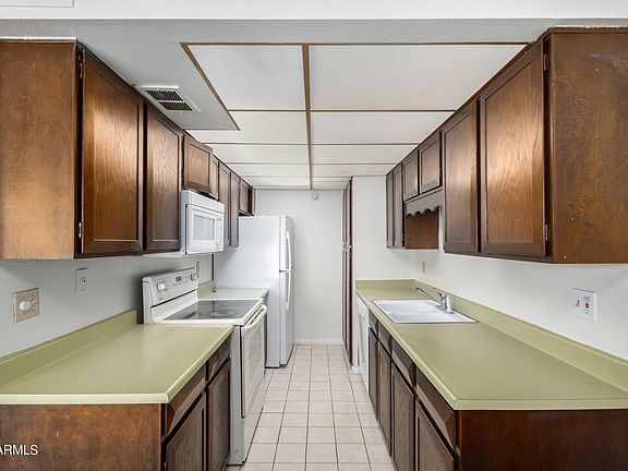 3rd image of 5947 W GOLDEN Lane