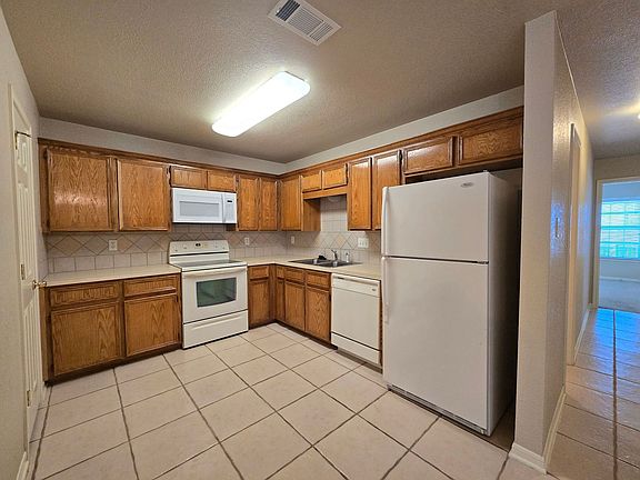 5th image of 5106 Heather Ln #B