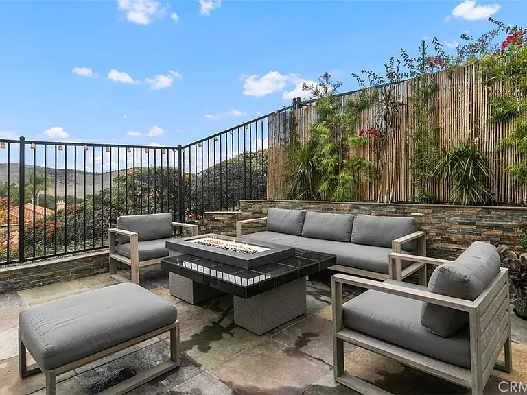 32 San Mateo — Photo 28