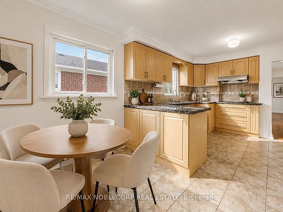 3rd image of 8 Summerfield Cres