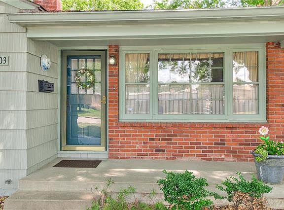 3rd image of 3803 S Canterbury Pl