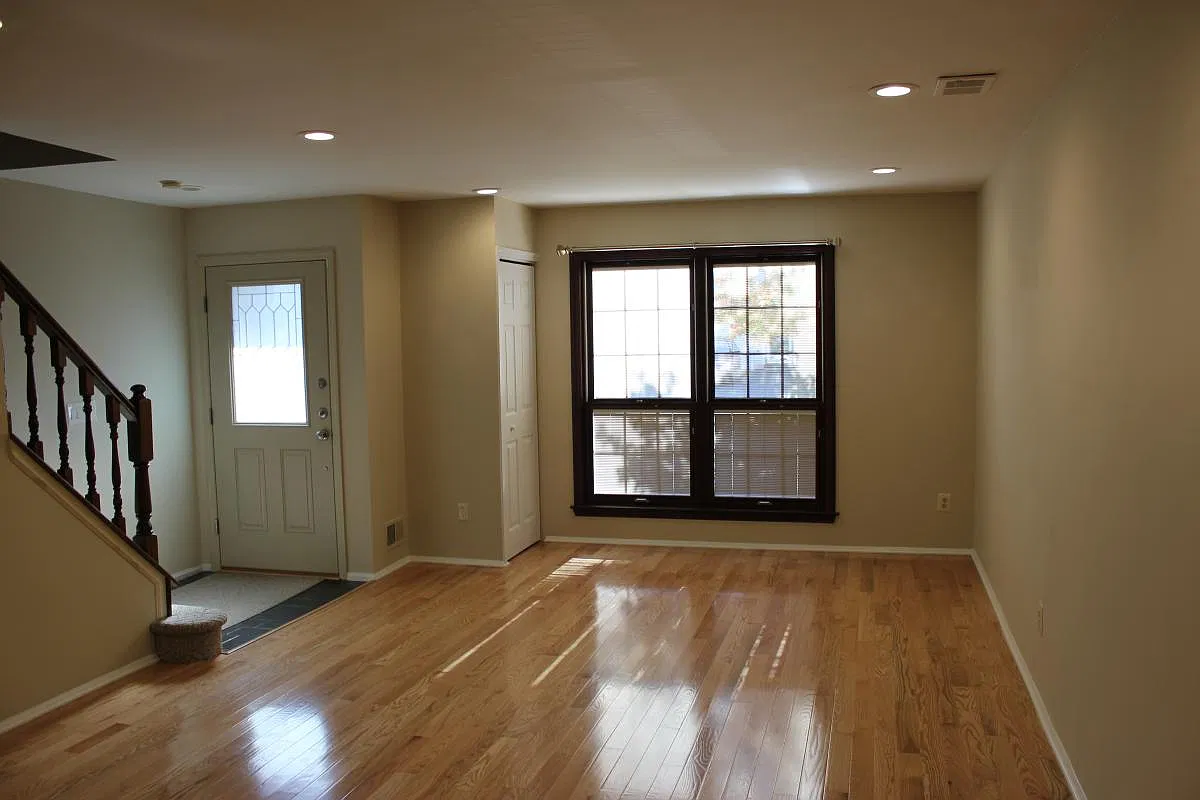 3 bed, 2.5 bath, 1704 sqft, $3,300 — Photo 2