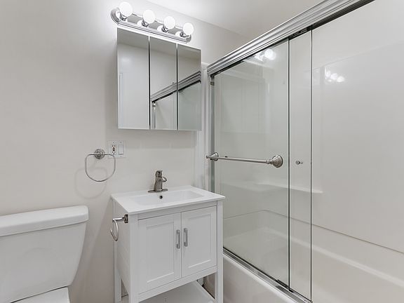 5th image of 410 Steiner St APT 1