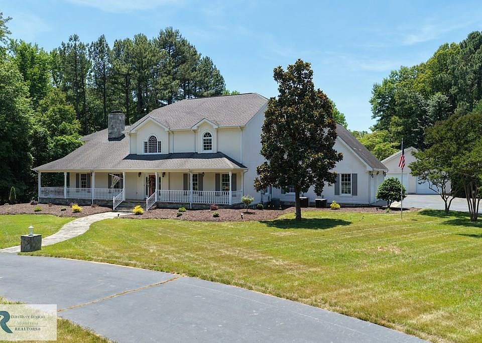 1st image of 880 Robertson Ln