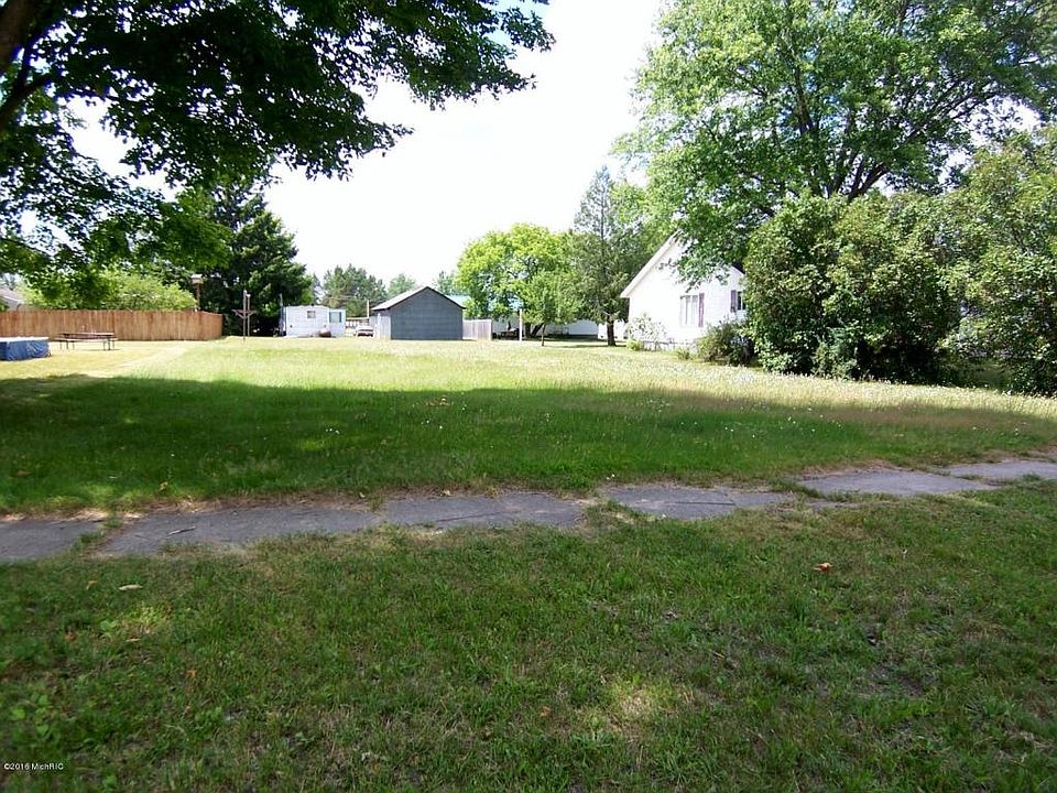 2nd image of 419 N Cherry St