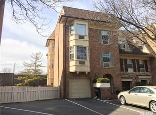 20552 Brian Cres, Bayside, NY 11360