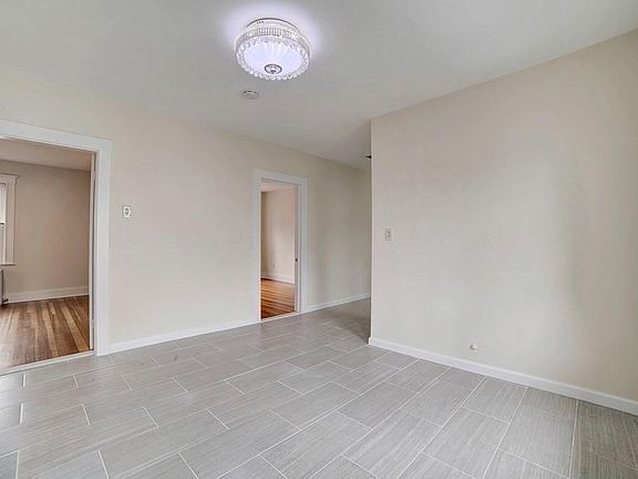 4th image of 10 Bedford St #1A