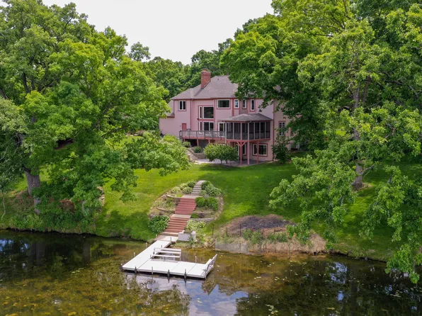 24058 W Old Oak Dr, Mundelein, IL 60060