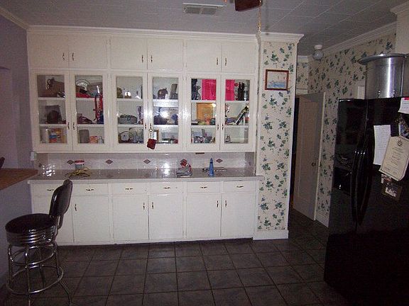 4th image of 811 N Queen St