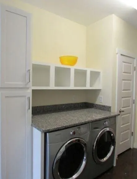 909 Perry St — Photo 14