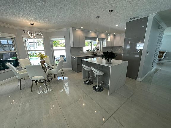 4th image of 575 SW 180th Avenue