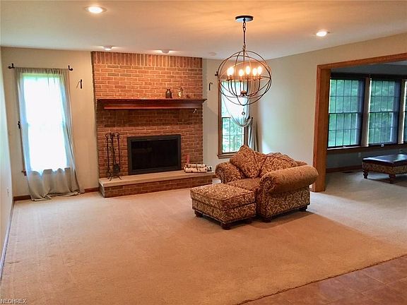 3rd image of 4300 W Old Lincoln Way