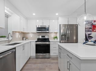 555 Abbott St #312, Vancouver, BC V6B 6B8