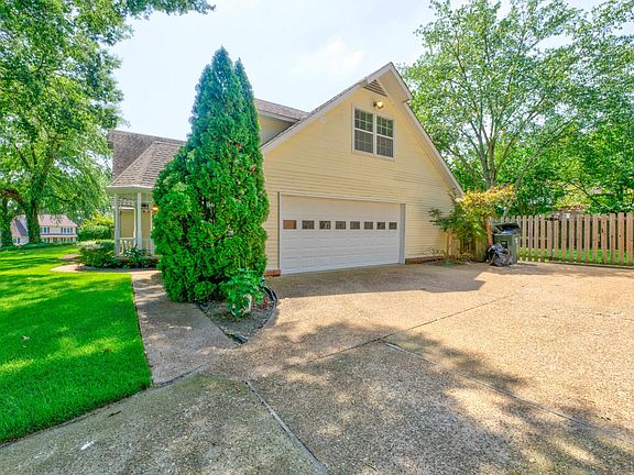 3rd image of 2703 Gerald Ford Dr E
